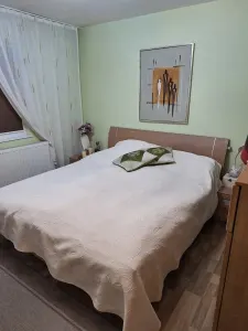 Decomandat cu 2 bai si 2 balcoane in Bucovina - foto 3