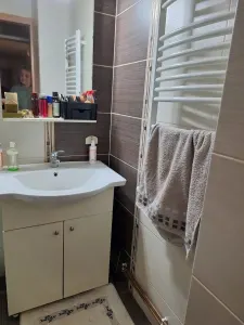 Decomandat cu 2 bai si 2 balcoane in Bucovina - foto 4