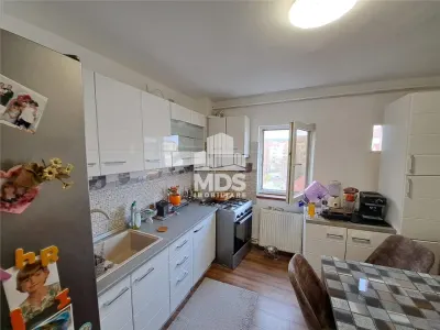 Apartament 3 camere, centrala termica, decomandat, 65 mp, 2 bai, Complex Studentesc - foto 3