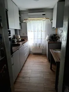 Decomandat la etajul 2, mobilat și utilat - foto 3