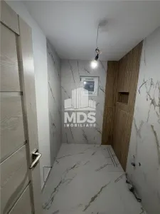 Decomandat cu 2 bai la etajul 1 renovat recent nou - Timisoara