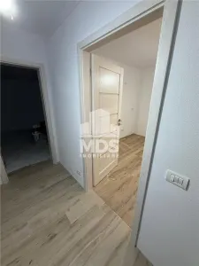Decomandat cu 2 bai la etajul 1 renovat recent nou - foto 3