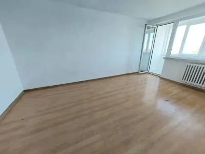 Decomandat, model mare in bloc anvelopat, etaj intermediar - foto 2