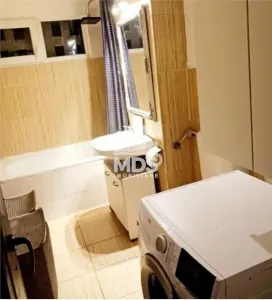 Decomandat cu 2 băi in bloc anvelopat aproape de piață 700 - foto 2