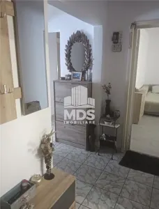 Decomandat cu 2 bai la parter inalt cu balcon - foto 3