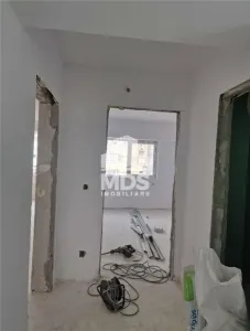 Decomandat etaj 3 cu 2 bai, garaj inclus in pret - foto 2