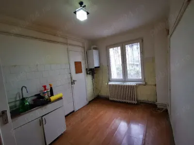 4 camere cu 2 bai in bloc reabilitat linga Punctele Cardinale - foto 5
