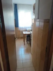 2 camere la etajul 1 linga Spitalul Judetean - foto 2