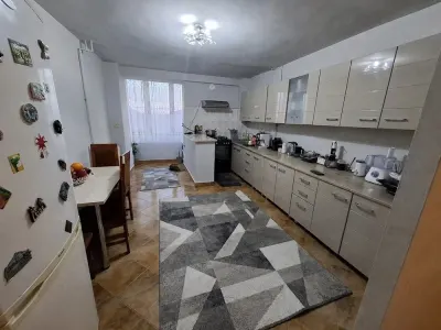 Decomandat cu 2 bai si 2 balcoane la etajul 3 - foto 7