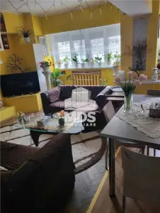 Decomandat la etajul 3 cu 2 bai, 100 mp - Timisoara