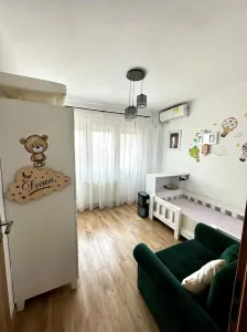 Decomandat cu 2 bai si 2 balcoane, etaj intermediar, aproape de Mall - Timisoara