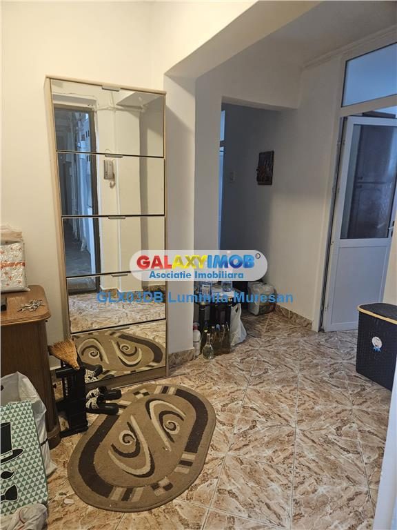 Vanzare apartament 3 camere decomandat Targoviste Central - Targoviste