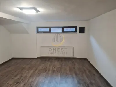 Spatiu de inchiriat pentru birouri, cabinet, salon 210mp - foto 18