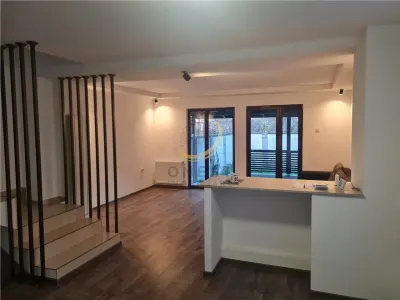Spatiu de inchiriat pentru birouri, cabinet, salon 210mp - foto 7