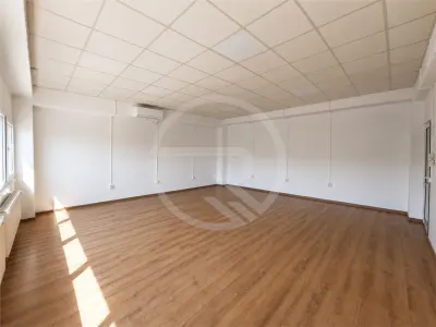 Spatiu pentru birouri, 130 mp utili, situat in Baciu! - foto 4