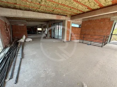 Spatiu comercial, 162 mp utili, situat in Floresti! - foto 4