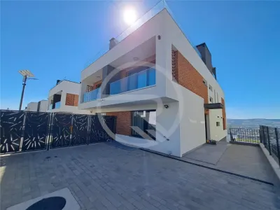 Casa tip duplex, LA CHEIE, situata in cartierul Voronet! - foto 2
