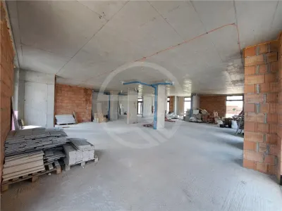 Spatiu comercial, 711 mp utili, situat in cartierul Intre Lacuri! - foto 1