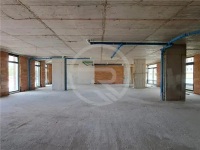Spatiu comercial, 211 mp utili, situat in cartierul Intre Lacuri! - Cluj-Napoca