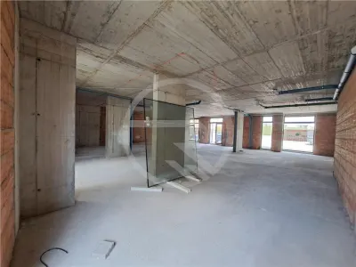 Spatiu comercial, 211 mp utili, situat in cartierul Intre Lacuri! - foto 2