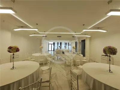 Spatiu comercial, 130 mp utili, situat in zona Piata 1 Mai! - foto 4