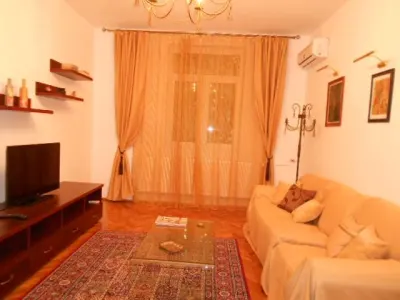 Royal Imobiliare - Inchiriere Apartament 3 Camere Zona Sud - foto 2