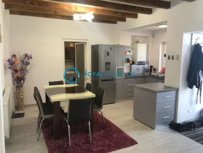 Royal Imobiliare  - Vanzari Case zona Centrala - foto 2