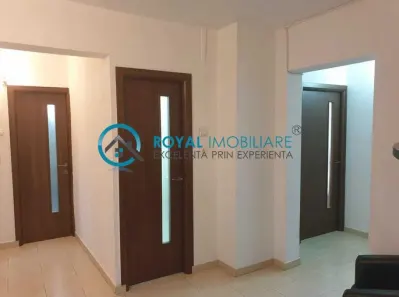 Royal Imobiliare-Vanzare Apartament 4 Camere Zona Ultracentrala - foto 5