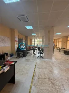 Royal Imobiliare - Vanzare Spatiu Birouri Zona Democratiei - foto 4