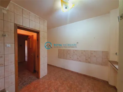 Royal Imobiliare - Vanzare apartament 4 camere zona B-dul Castanilor - foto 12