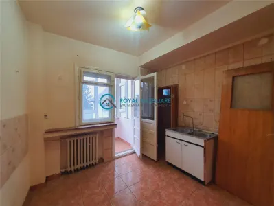 Royal Imobiliare - Vanzare apartament 4 camere zona B-dul Castanilor - foto 10