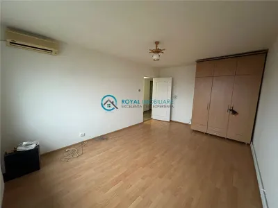 Royal Imobiliare - Vanzare apartament 3 camere - foto 2