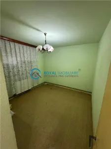 Royal Imobiliare - Vanzare apartament 4 camere zona Urlati - foto 1