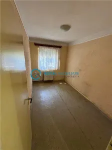 Royal Imobiliare - Vanzare apartament 4 camere zona Urlati - foto 2
