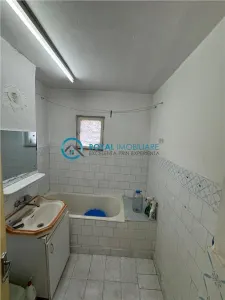Royal Imobiliare - Vanzare apartament 4 camere zona Urlati - foto 11