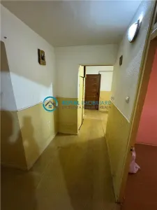 Royal Imobiliare - Vanzare apartament 4 camere zona Urlati - foto 8