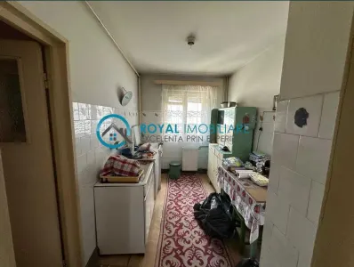 Royal Imobiliare - Vanzare apartament 3 camere zona Sud - foto 3