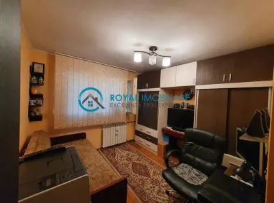 Royal Imobiliare - Vanzare apartament 3 camere zona Vest - foto 2