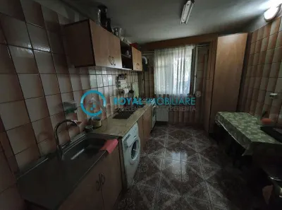 Royal Imobiliare - Vanzare apartament 3 camere zona Vest - foto 5