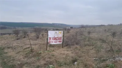 LOC DE CASA CU PRIVELISTE LAC! Teren Valea adanca  linga 5 drumuri! - Iasi