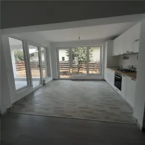 Apartament 3 camere LUX cu bucatarie mobilata si 151mp teren- Popas Pacurari linga Mega Image. - foto 4