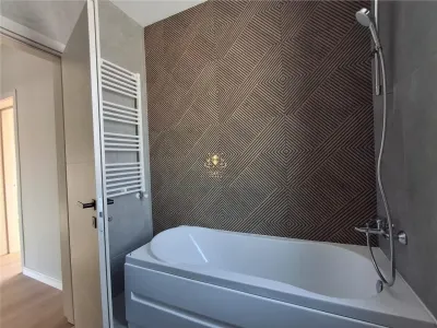 Casa clasa energetica A pompe de caldura cu panouri solare 3 dormitoare 2 bai dresing finisaje de LUX Miroslava centru!Tva inclus! Comision 0! - foto 14