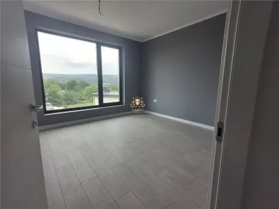 Casa 4 camere 2 bai si dresing.Finisaje de Lux Bucium Visani. - foto 13