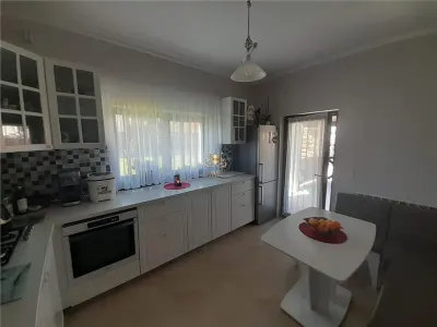 Casa cu 5 camere linga Hanul Trei Sarmale cu 645mp teren.  Persoana fizica! - Iasi