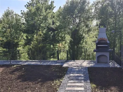 Vila de Lux cu Semineu si gratar zidit in curte- BARNOVA  mutare imediata! - Iasi