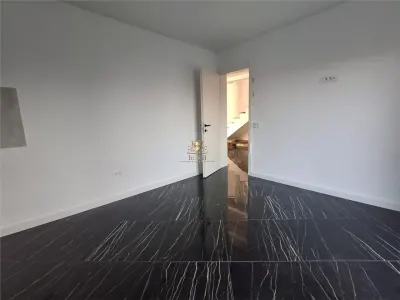 Vila moderna tip duplex separata cu o magazie finisaje LUX  Bucium Visani la asfalt.Mutare rapida!  tva inclus. - foto 11