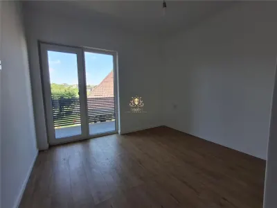 Casa 4 camere si 3 balcoane teren Visani ! - Iasi