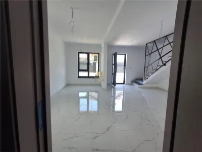 Casa 3 camere  Visan la asfalt !  Pret de apartament! Mutare rapida! - foto 4