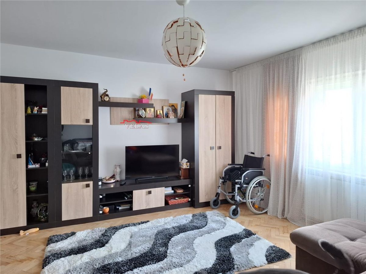 Apartament 3 camere, et 3, CT, balcon mare, doua bai - Focsani