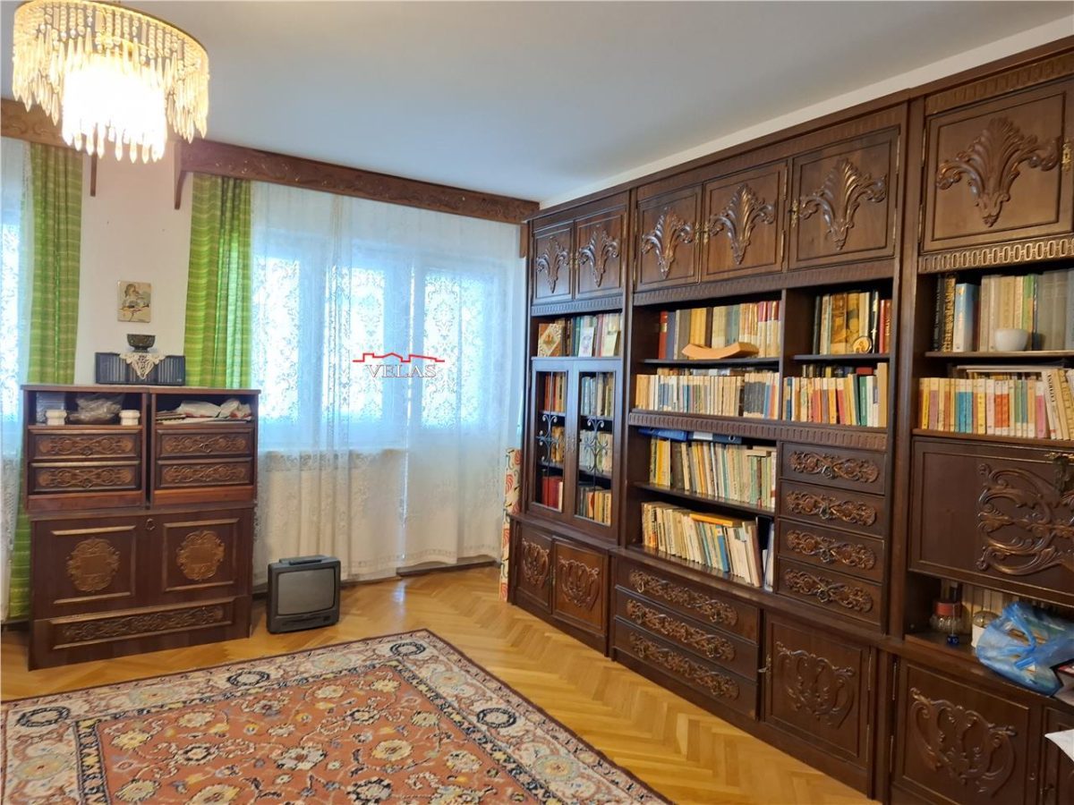 Apartament 4 camere, bloc tip vila, 108 mp, et 3, boxa, ultracentral - Focsani